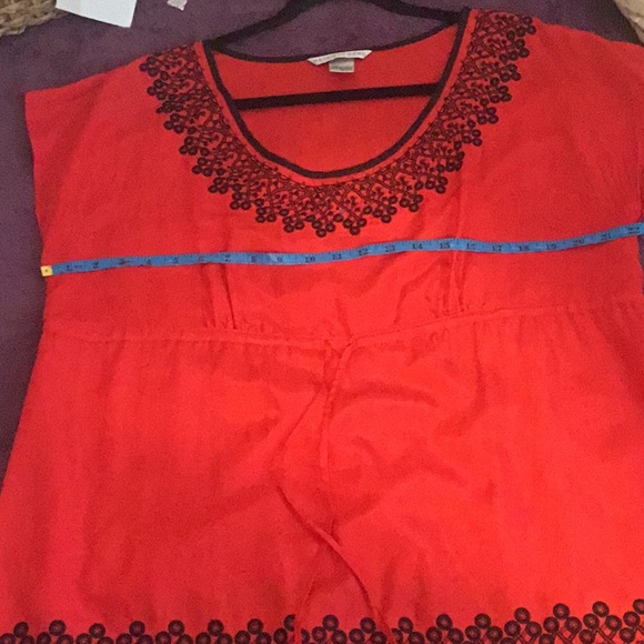 Peter Nygard Red Silk Embroidered Women’s Top - Picture 5 of 11